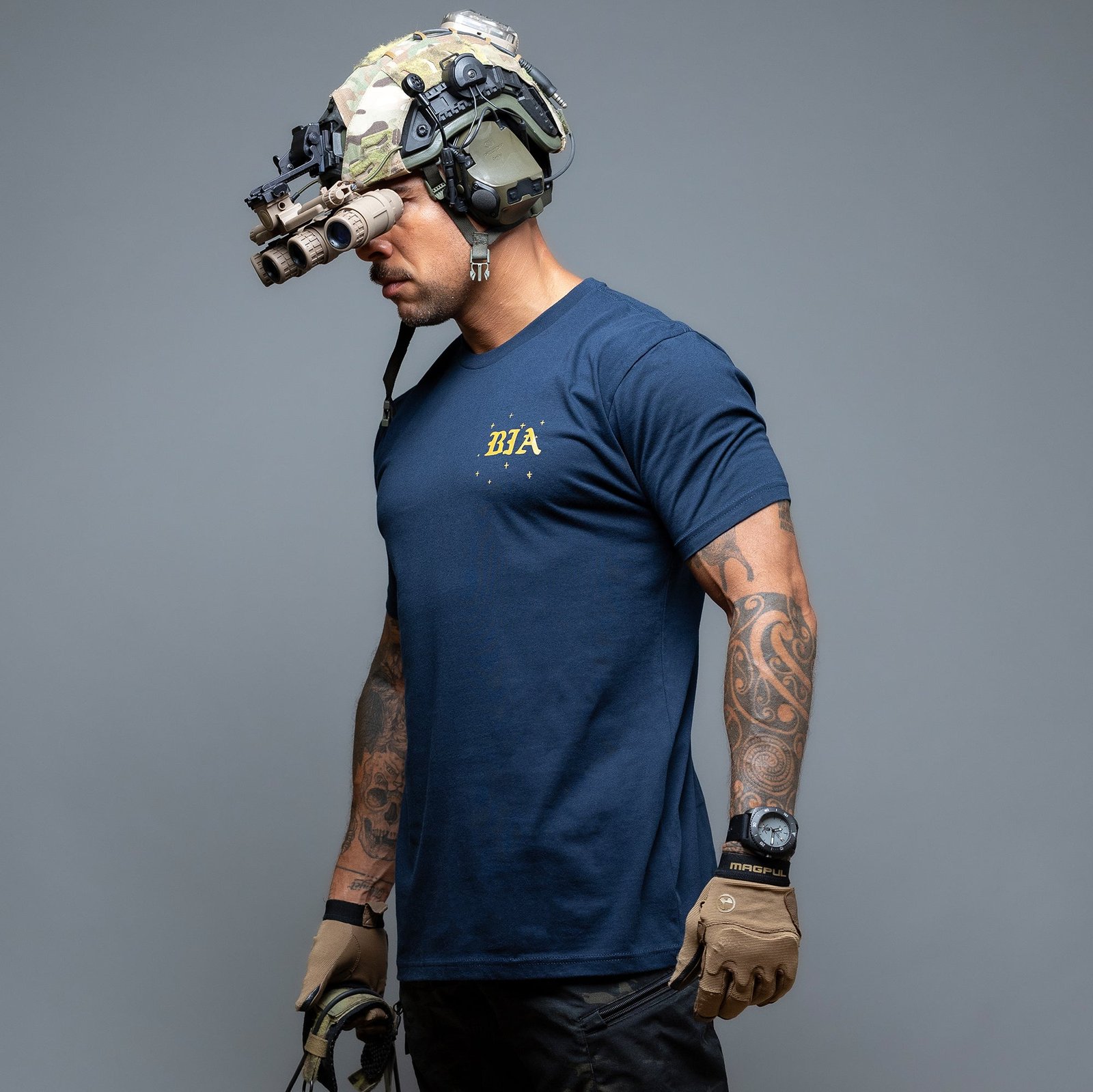 Eyes on the Stars - Feet on the Ground T-Shirt navy Seitenansicht #color_navy